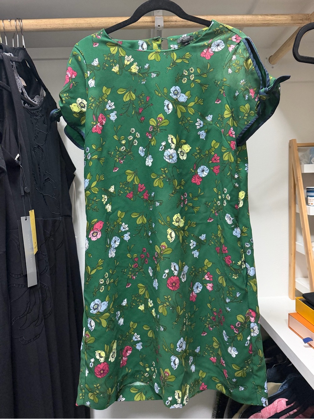 Ann Taylor Green Floral Shift Dress with Multicolor Blooms
